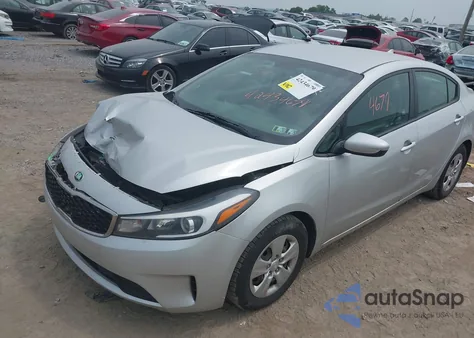 2018 Kia Forte Lx z USA, uszkodzony, nr VIN 3KPFK4A77JE227802